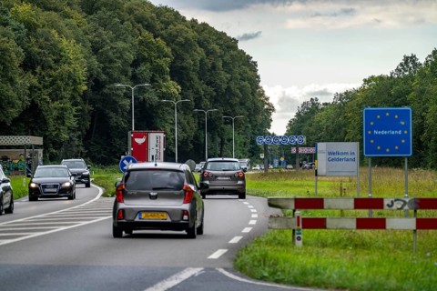 Green border, border crossing without controls, near Kranenburg, federal road B9, in NL N325, from