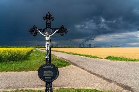 Cross commemorates the former monastery church of St. Luzia, Bedburg-Frauweiler, from 1488, it was