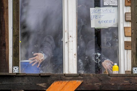 2nd day of the clearing of the hamlet Lützerath, by the police, of tree houses and huts, activist