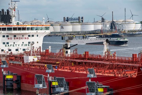 Petroleumhaven, Vopak Terminal Europoort, crude oil tank farm, over 99 large tanks, and 22 loading