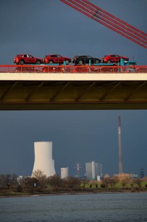 Beeckerwerther Brücke, motorway bridge, A42, truck, cargo ship on the Rhine, behind the STEAG
