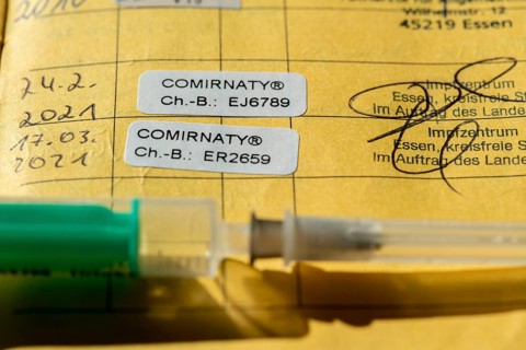 Vaccination booklet, proof of double vaccination with the Corona vaccine from BioNTEch/Pfizer,
