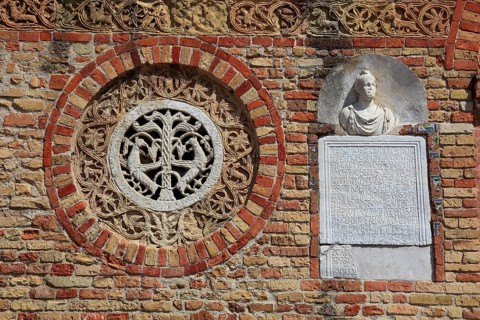 Circular window on the outside of the porch, Pomposa, Abbatia Sanctae Mariae Pomposae, former abbey