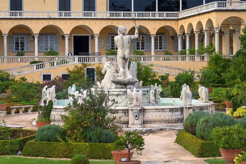 Fountain of Neptune around 1900, in the garden of the Villa del Principe, behind harbour with