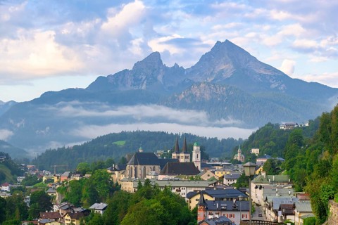 View of the village with parish churches, St Andreas and the collegiate church of St Peter and St