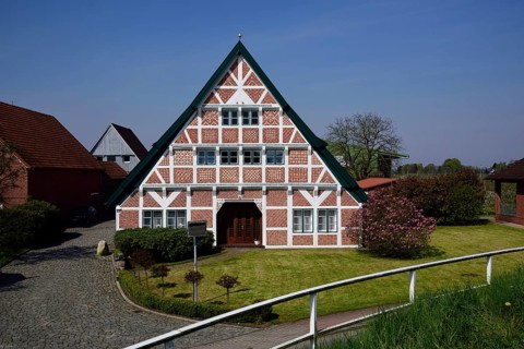 Deutschland, Niedersachsen, Steinkirchen, Bauernhaus mit Holzfachwerk