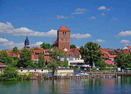 Europe, Germany, Mecklenburg-Western Pomerania, Waren an der Müritz, View of the town and St