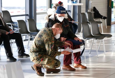 Vaccinees and a soldier of the German Armed Forces in the vaccination centre in Terminal 5 of BER