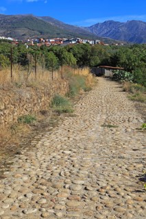 Ruta del Emperador, Route of the Emperor footpath, view to Aldeanueva de la Vera, Extremadura,