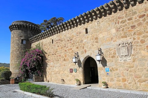 Historic castle Parador hotel, Jarandilla de la Vera, La Vera, Extremadura, Spain, Europe
