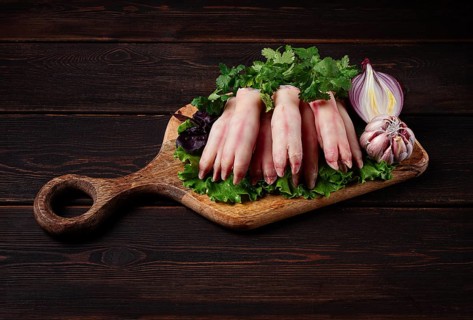 Raw, pig's feet, young piglet, piglet's hooves