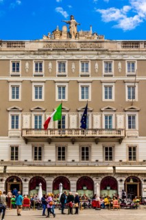 Casa Stratti with the renowned coffee house Caffe degli Specchi, classicism, Piazza Unità d'Italia