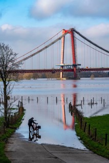 Flood on the Rhine, flooded Rhine meadows, fields, Rhine bridge Emmerich, road bridge of the B220,