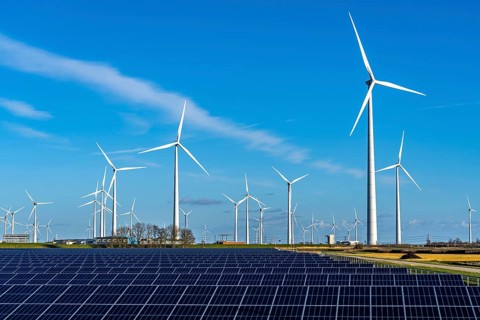 Vopak Solarpark Eemshaven, 19 hectares of solar modules with a capacity of 25 megawatts, around the
