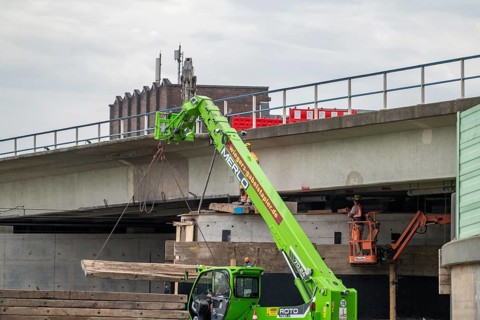 Work on the A40 motorway bridge, Schlachthofbrücke, the bridge piers for the new bridge are already