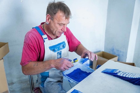 Schindler's blue colour factory is located directly on the Zwickauer Mulde river and belongs to the