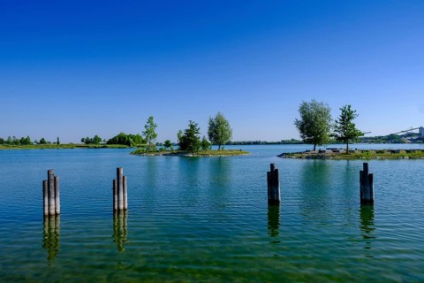 Leisure and recreation area at Kronthaler Weiher, Erding, Upper Bavaria, Bavaria, Germany, Europe