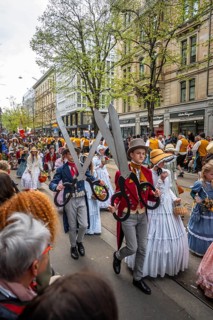 Parade of historically costumed guild members, Zunft zur Schneidern, Sechseläuten or Sächsilüüte,