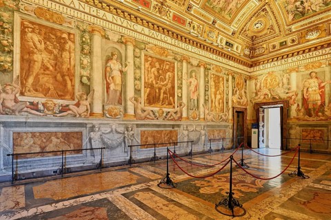 Ceiling painting and golden wall decorations in the Sala Paolina, Pope's chamber, Castel Sant