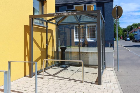 Smoking pavilion, glass shelter, smoking cabin, lettering, letters, Reutlingen, Baden-Württemberg,