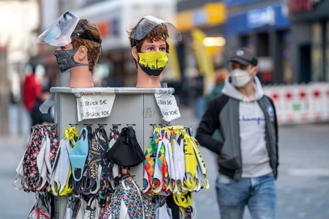 Protective masks pop-up store in the city centre, shopping street Westenhellweg, shopping street,