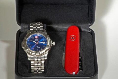 Set of Swiss watch and knife in box, Hamburg, Hamburg, Federal Republic of Germany