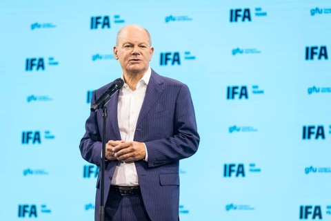 Olaf Scholz (Chancellor of the Federal Republic of Germany, SPD) gives a press statement after the