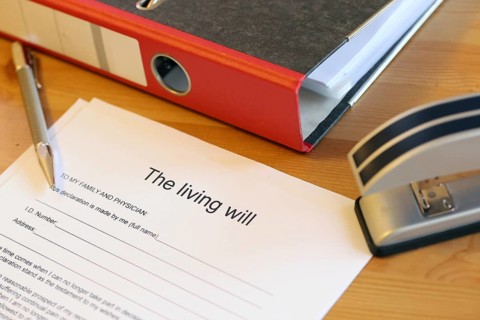Symbolic image: Healthcare proxy, living will (English)