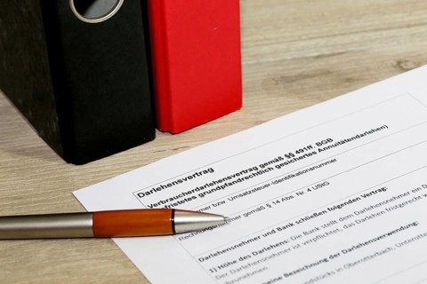 Symbolic image: Loan agreement (German) . Blank form lying on a desk