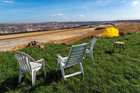 Edge of the Garzweiler II open-cast lignite mine, the last buildings of the abandoned village are