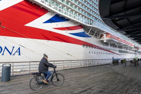 Cruise ship Iona of the British shipping company P&O Cruises, the largest cruise ship ever built in