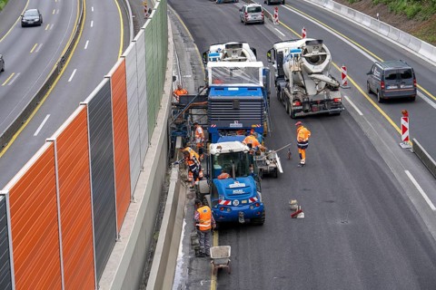 Motorway construction site on the A52 in Essen, basic renovation of the two carriageways in both