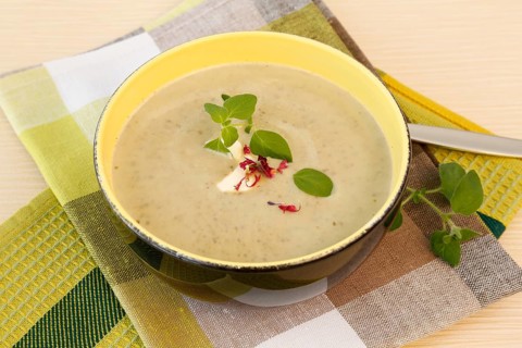 Swabian cuisine, Alblinsen chestnut soup, healthy, vegetarian, regional, soup served in a bowl with