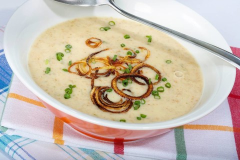 Swabian cuisine, green spelt soup, healthy, vegetarian, regional, soup served in a bowl, home