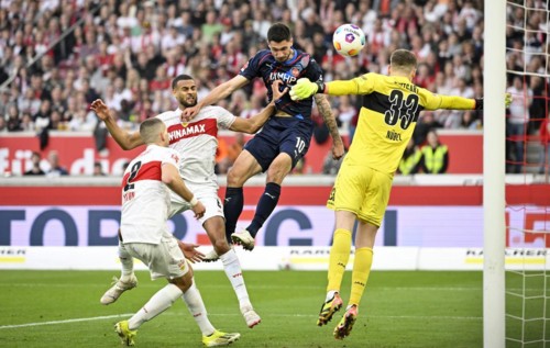 Penalty area scene, goal area scene, header, goal, goal kick, action, goal chance, Tim Kleindienst
