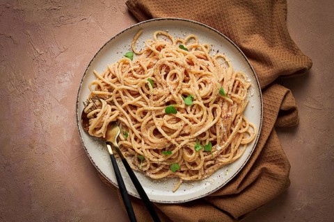Spaghetti carbonara, in creamy garlic sauce, pasta in white sauce, homemade, no people