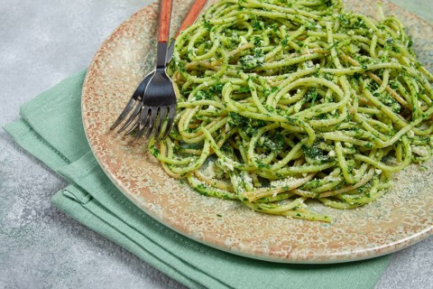 Spaghetti with pesto sauce, homemade, no people