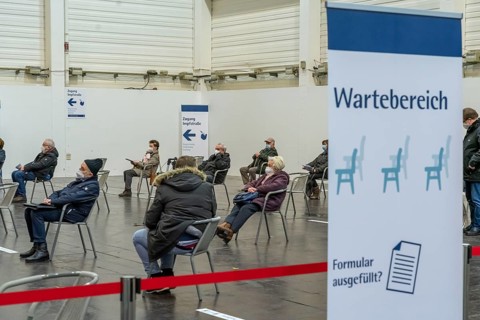 Start in the vaccination centre for corona vaccinations, in a hall of Messe Essen, for people over