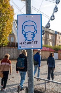 Notice on the obligation to wear masks in the city, with added slogan, Hab Angst, Rheinufer,