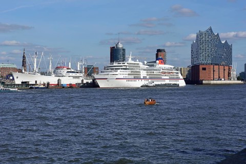 Europe, Germany, Hanseatic City of Hamburg, Elbe, Cap San Diego, museum ship, passenger ship