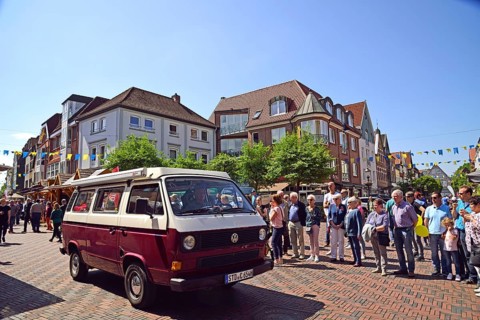 Europe, Germany, Lower Saxony, Hamburg Metropolitan Region, Buxtehude, Car Show in the Old Town,