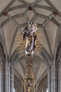 Sculpture of Mary with the infant Jesus under the netted vault in front of the high altar, late