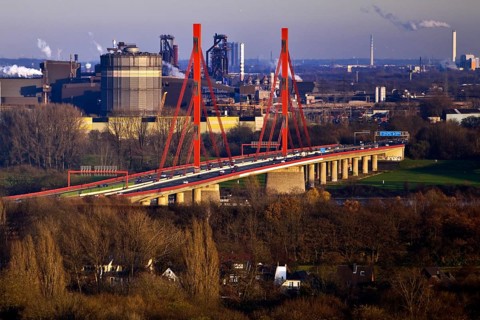 View from the Rheinpreussen spoil tip in Moers to the ThyssenKrupp plant with the A 42 motorway in