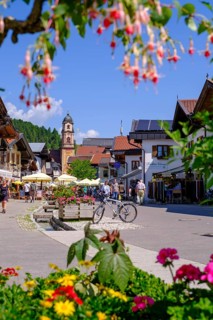 Marktstraße, Mittenwald, Werdenfelser Land, Upper Bavaria, Bavaria, Germany, Europe