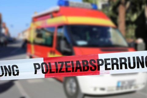 Symbolic image: Police cordon with ambulance in the background