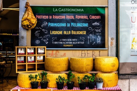 Kaeseladen, Cavana district with its numerous bars and restaurants, Trieste, harbour city on the