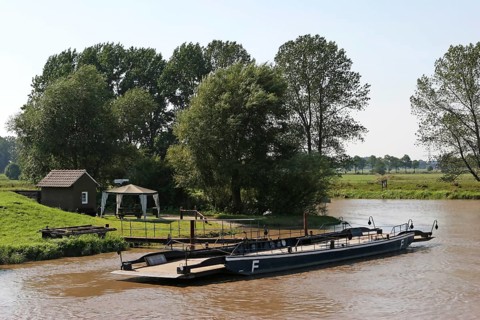 Treidelpünte, hand-drawn Jümme ferry, Zweistrom Leda and Jümme, East Frisia, Germany, Europe