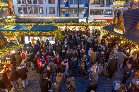 Christmas market on the Heumarkt in the old town of Cologne, Cologne Cathedral, Sunday shopping in