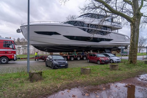Craning the €6.3 million Sunseeker 88Y motor yacht, weighing 82 tonnes, in preparation for the