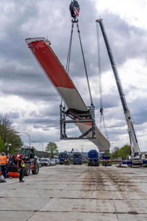 Preparation for the transport of a 68 metre long blade, a wind turbine, with a self-propelled